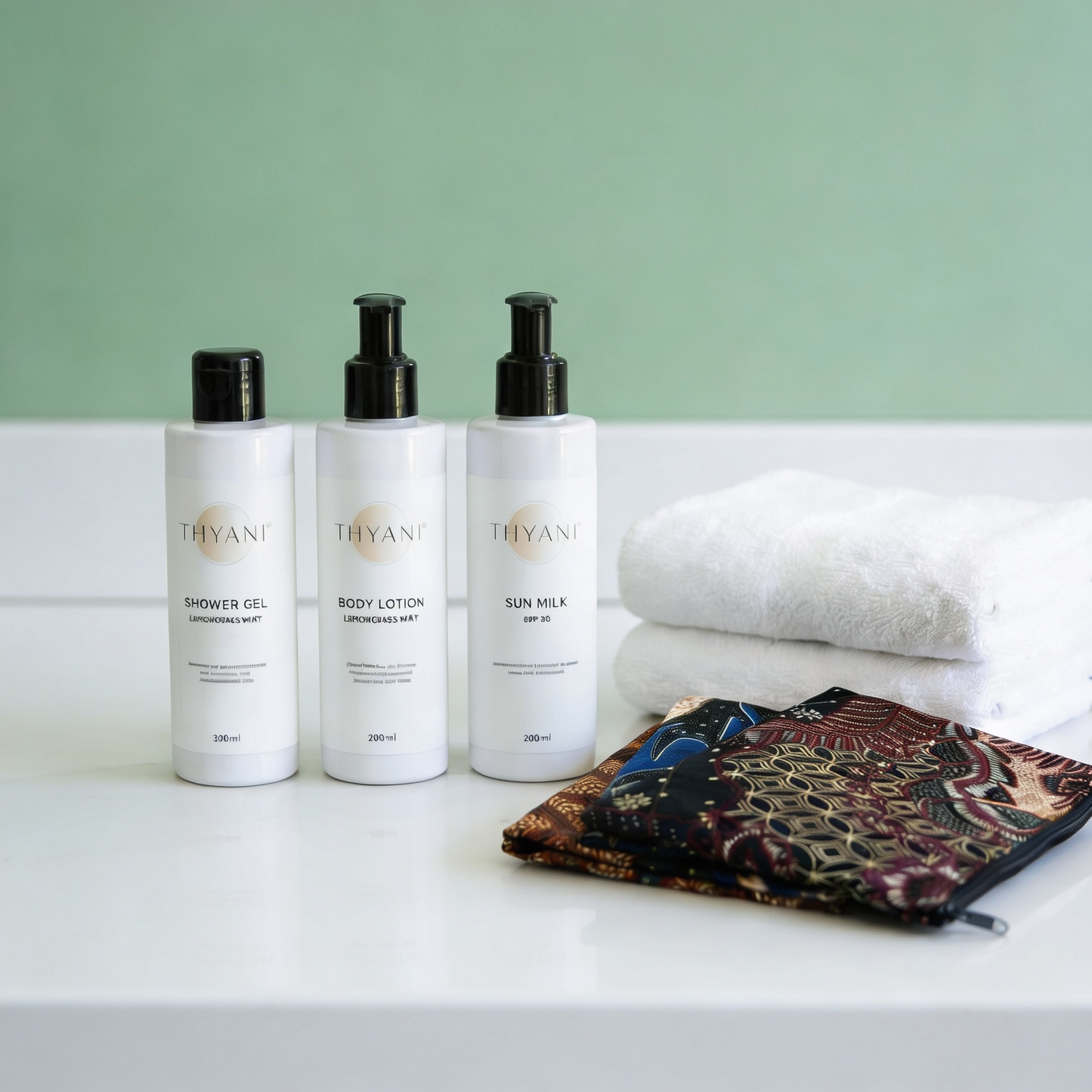 Thyani, Het zomerpakket met een handig batik toilettasje